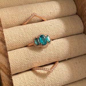 Three stone vintage ring set